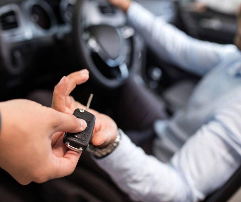 Voitures de location a Cluj avec boite manuelle : Pourquoi elles peuvent etre un choix tres adapte?